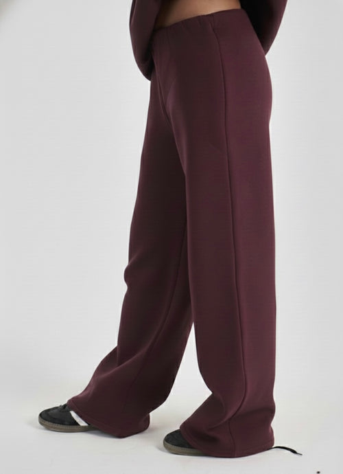 Basic burgundy sweatpants